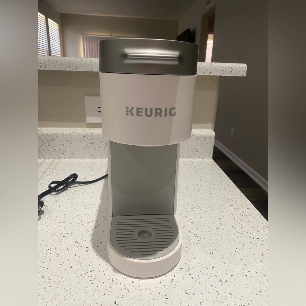 Keurig Coffee Maker in White and Gray